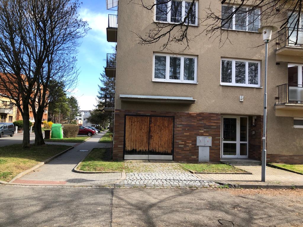 Prodej garáže 16 m2, Langrova, Slatina