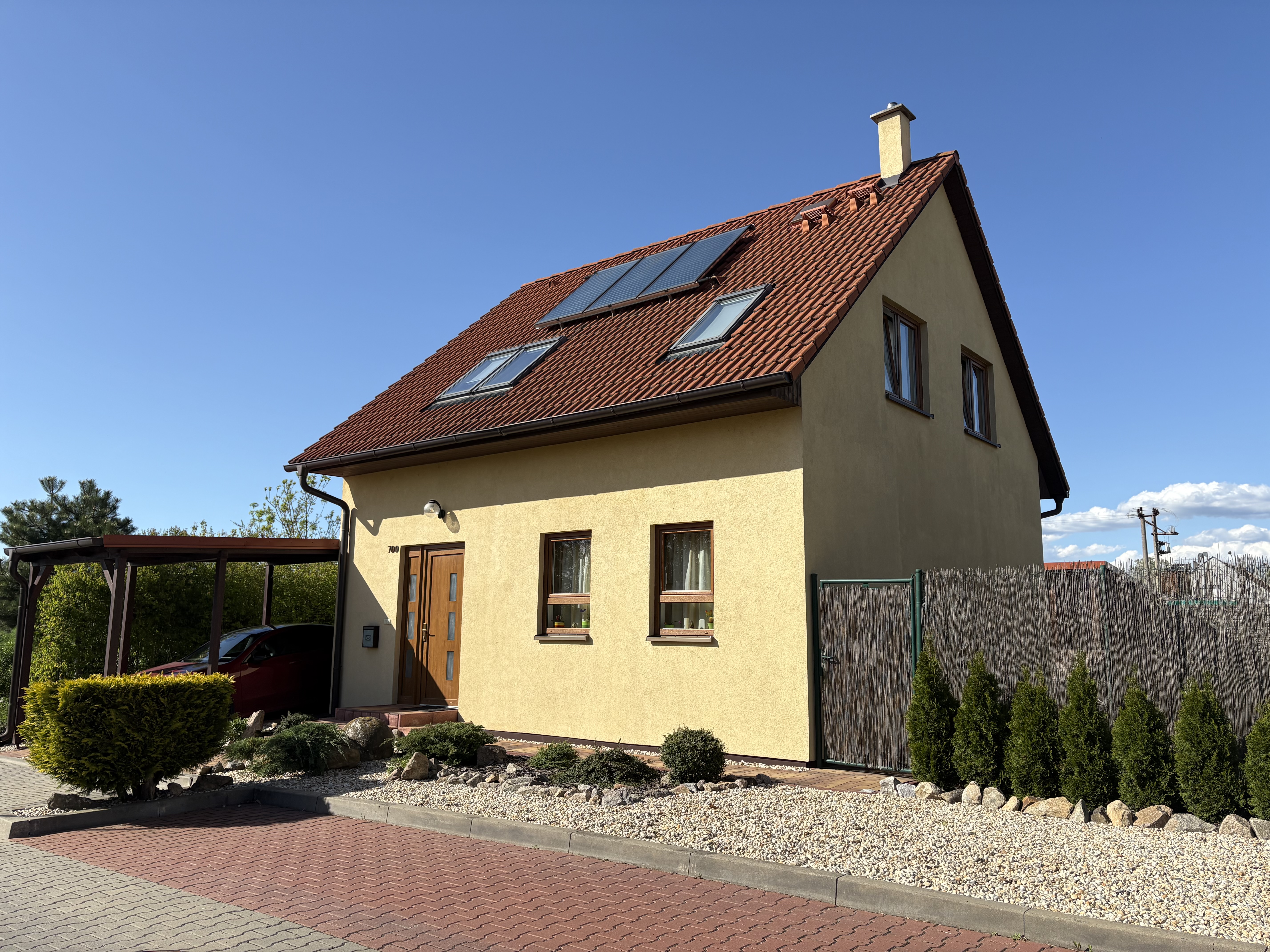 Prodej  rodinný dům CP 343 m2 s garáží, zděnou pergolou a zahradou, Sokolnice