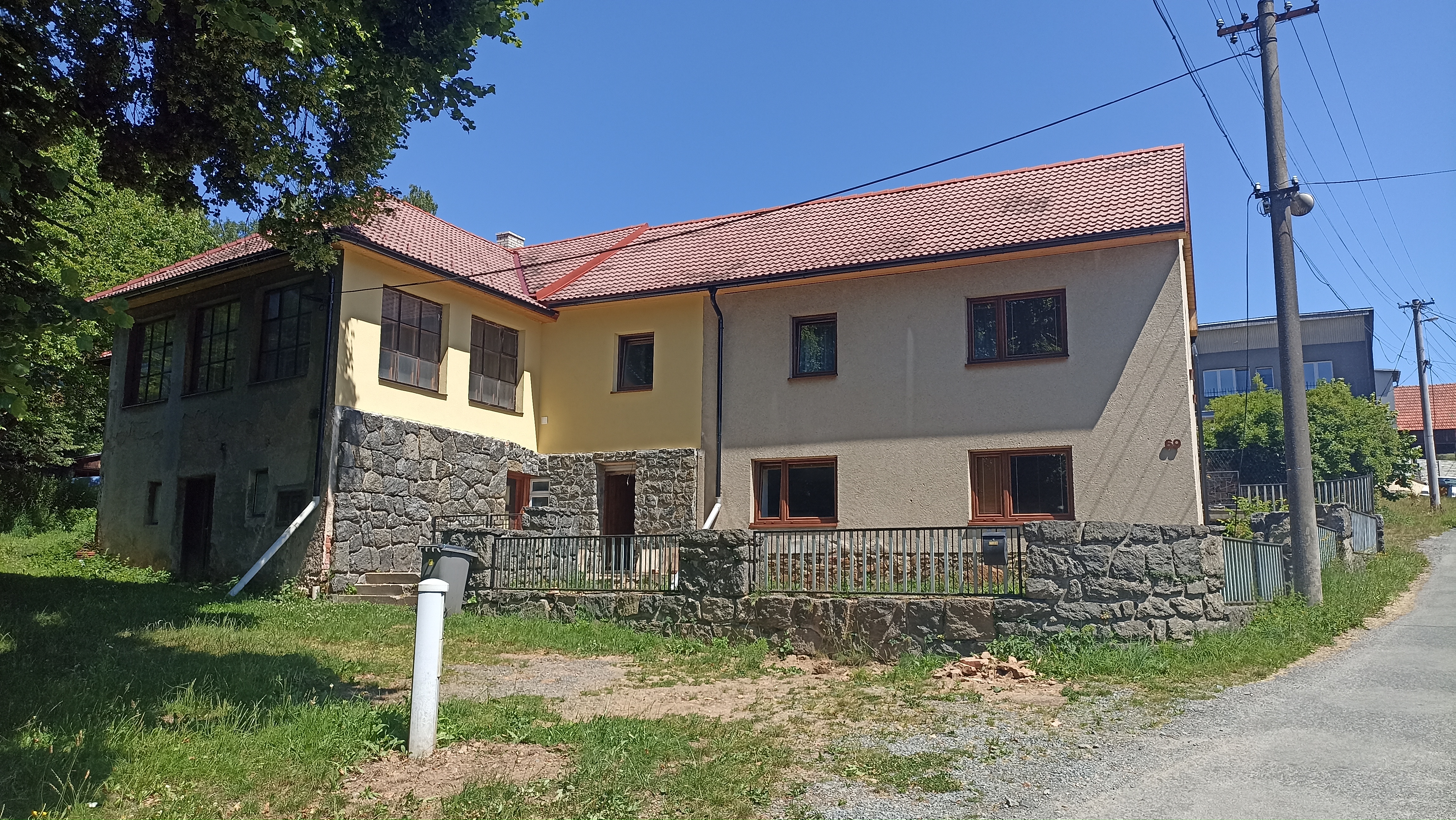 Prodej RD Rozsochy s dílnami a zahradou, CP 1512 m²