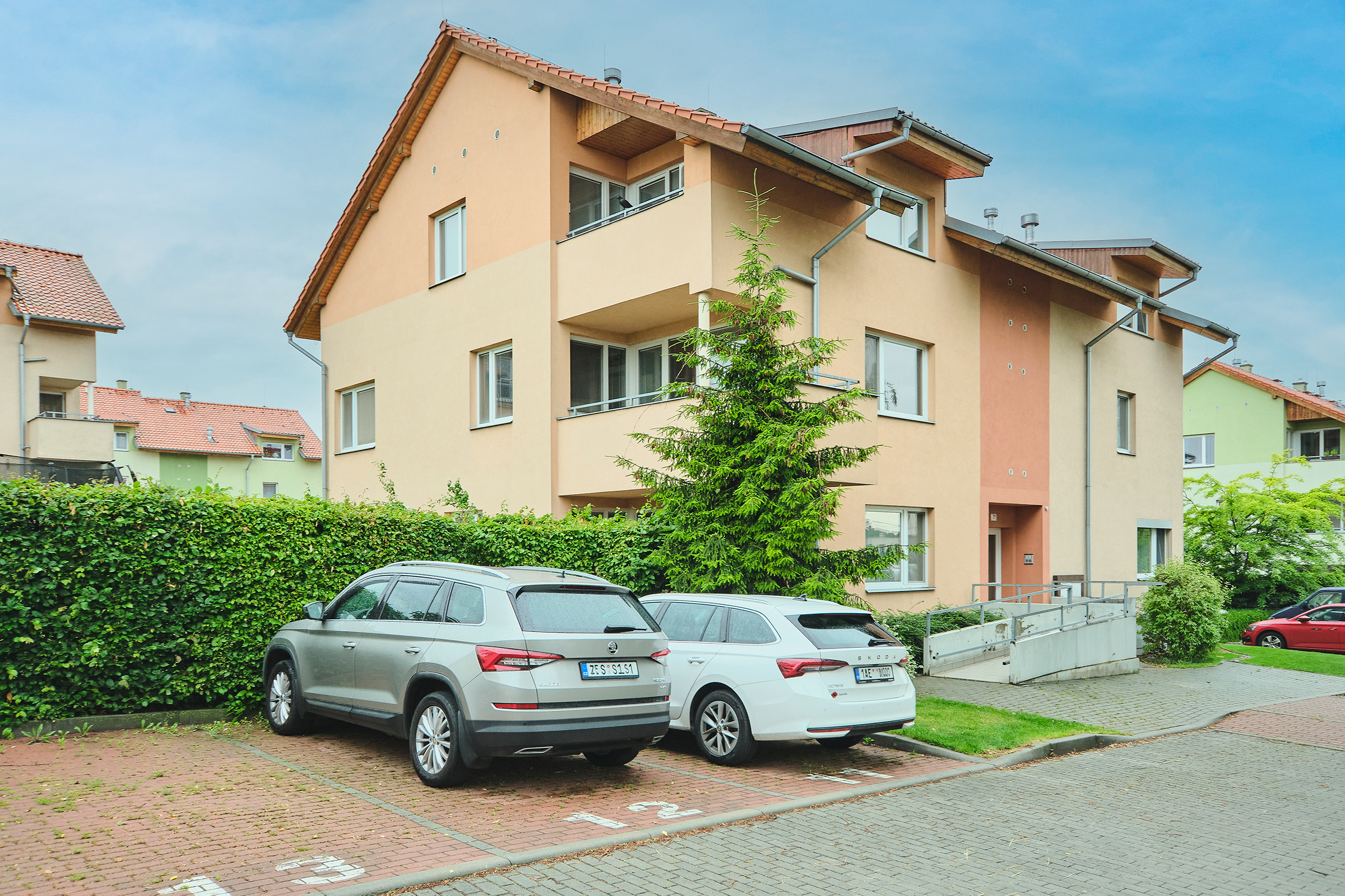 OV 3+kk Hasičská, Sokolnice, garážové stání